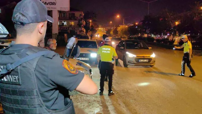 Polisin huzur uygulamasında kediyle imtihanı kamerada