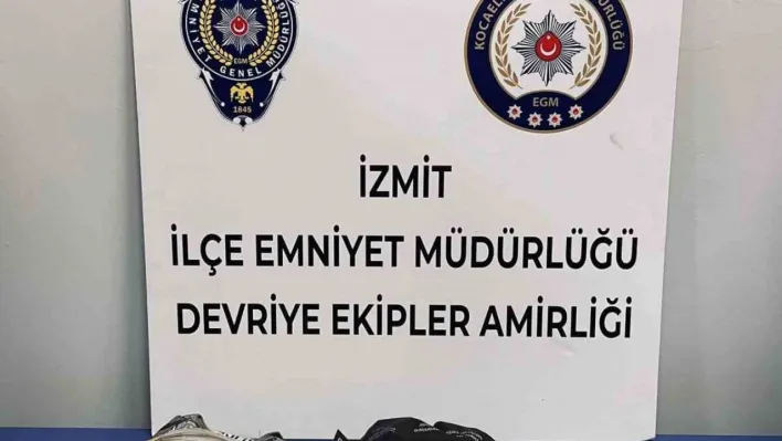 Polisin şüphe üzerine durdurduğu şahısların üzerinden uyuşturucu çıktı