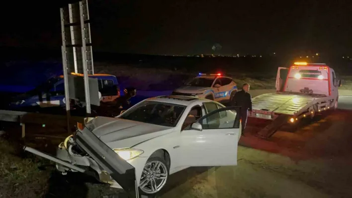Polisten kaçarken kaza yaptı, paylaşımı dikkat çekti: 'Alkollüyken araç kullanmayın, polisten kaçmayın'