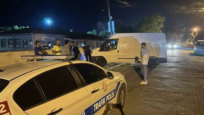 Polisten kaçmaya çalışan şüpheli duvara çarptı