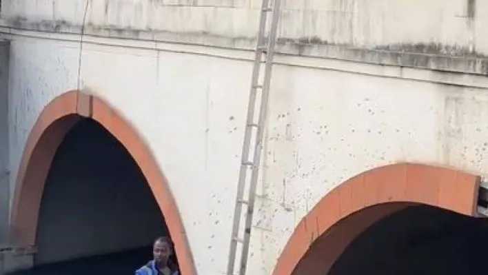 Polisten kaçmaya çalışırken derede mahsur kaldı