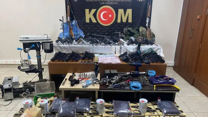 Polisten silah ve mühimmat kaçakçılığı operasyonu: 17 gözaltı