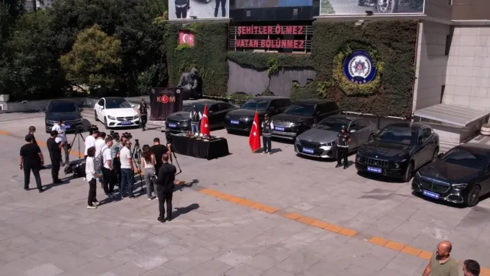 POS cihazlarıyla para aklama operasyonunda ele geçirilen lüks araçlar emniyette sergilendi