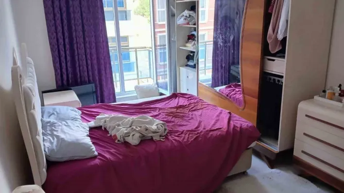 Psikolojik rahatsızlığı olduğu iddia edilen baba iki oğlunu bıçakla yaraladıktan sonra intihara kalkıştı