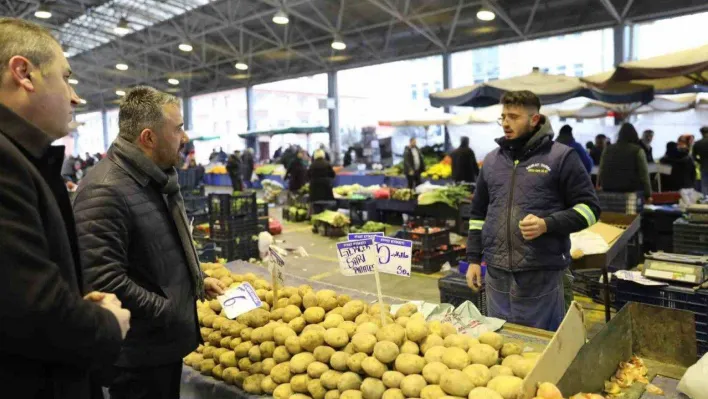 Pursaklar Belediye Başkanı Çetin'den pazar esnafına ziyaret