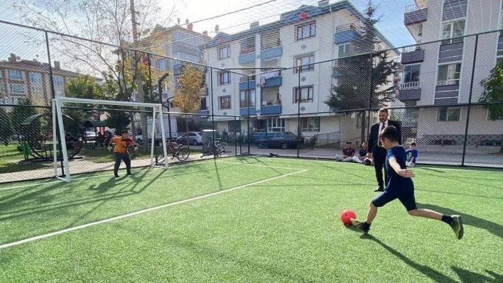 Pursaklar Belediye Başkanı Çetin'den ödüllü penaltı atışı