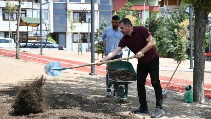 Pursaklar'da park yenileme çalışmaları devam ediyor