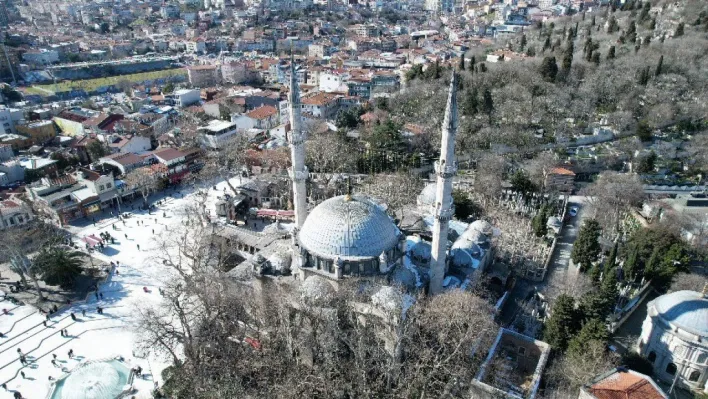 Ramazan Ayı'nın sembolü mahyalar Eyüp Sultan Camii'ne asıldı: 'Ramazan-ı Şerif hoş geldin'