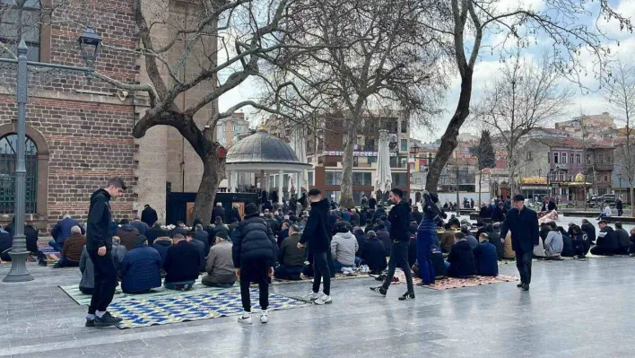 Ramazan ayının ilk cuma namazı kılındı