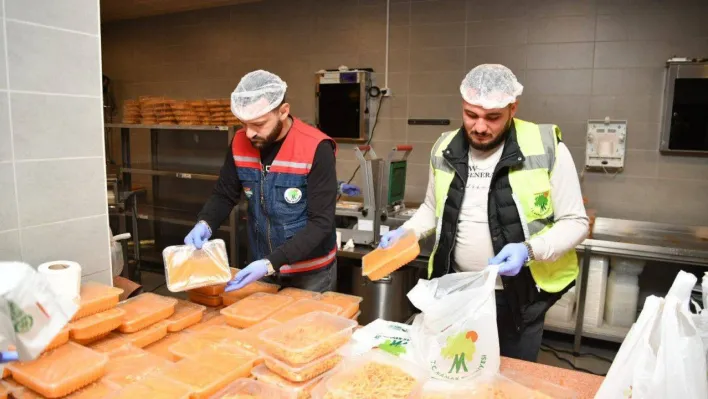 Ramazan'da 550 aileye iftarlıklar Mamak Belediyesi Aşevi'nden