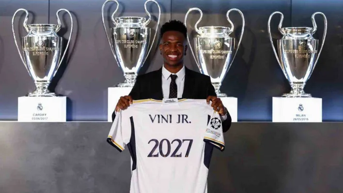 Real Madrid, Vinicius Junior'ın sözleşmesini uzattı