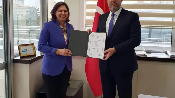 Rektör Afyoncu 'Ekonomik İşbirliği Teşkilatı' tarafından ödüle layık görüldü