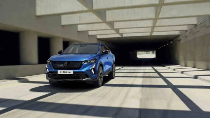 Renault, yeni coupe SUV modeli Rafale'i tanıttı