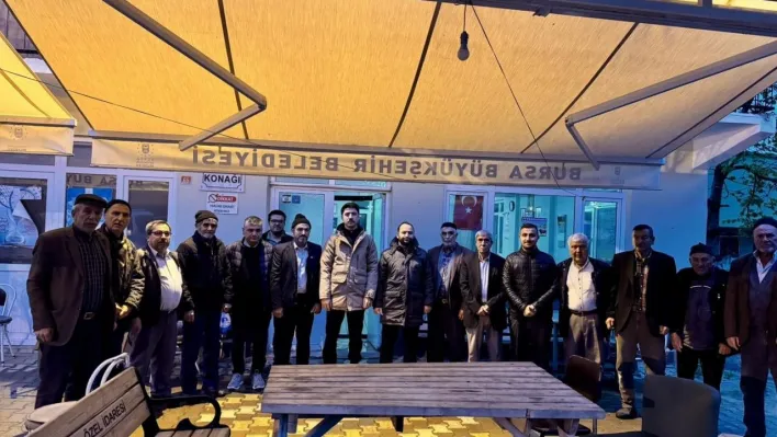 Sabah namazında köylülerle bir araya geldi