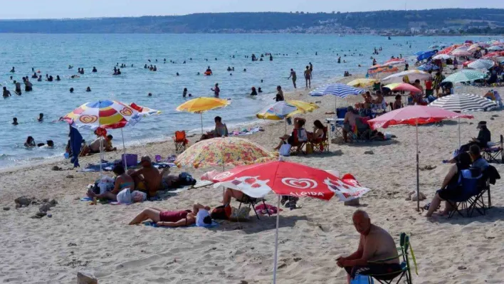 Sabahın erken saatlerinde akın ediyorlar: Sahillerde sıcak hava yoğunluğu