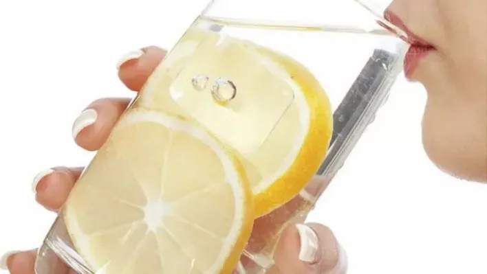 Sabahları Limonlu Su İçmenin Faydaları Şaşırtıyor!