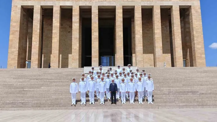 Sahil Güvenlik Komutanlığı, kuruluşunun 43. yıl dönümü dolayısıyla Anıtkabir'i ziyaret etti
