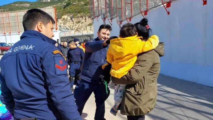 Sahil Güvenlik Komutanlığına bağlı 200 personel deprem bölgesinde