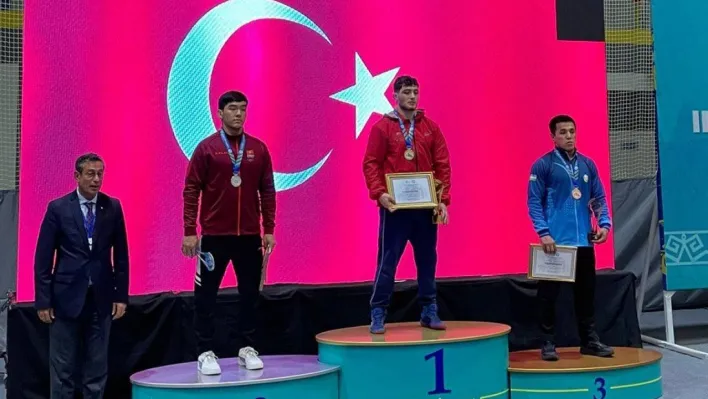 Sakarya Büyükşehir sporcusundan Kazakistan'da Milli gurur