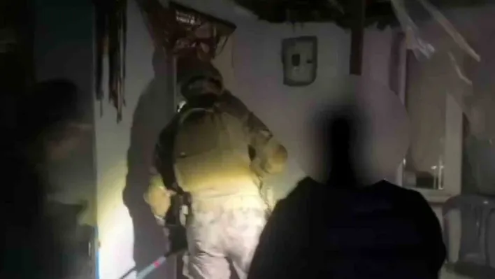 Sakarya'da 551 polisin katılımı ile 27 adrese baskın: 33 kişi yakalandı