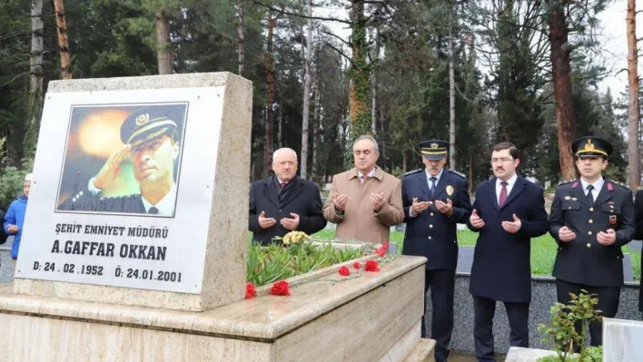 Sakarya'da eller Çanakkale şehitleri için semaya açıldı