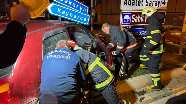 Sakarya'da iki otomobil çarpıştı: 5 yaralı