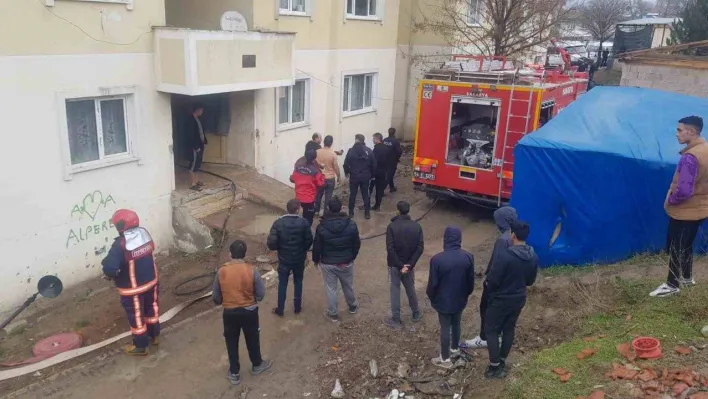 Sakarya'da korkutan yangın: Bir bina tahliye edildi