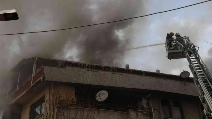 Sakarya'da mahalleliyi sokağa döken yangın: Ekipler seferber oldu