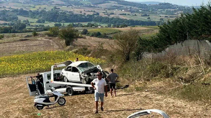 Sakarya'da taklalar atan otomobil hurdaya döndü: 1 ölü, 1 yaralı