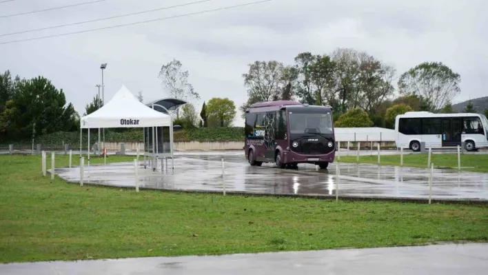 Sakarya'da üretilen ilk otonom minibüs görücüye çıktı