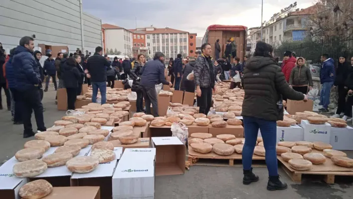 Salihli'den deprem bölgesine on binlerce ekmek gönderildi