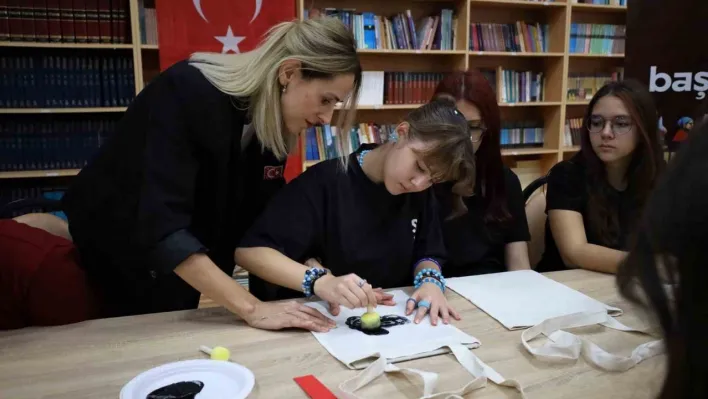 SAMEK'ten anlamlı etkinlik: Sakarya Anadolu Lisesi'nde 29 Ekim coşkusu