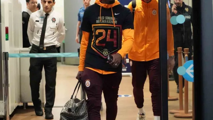 Şampiyon Galatasaray İstanbul'a geldi