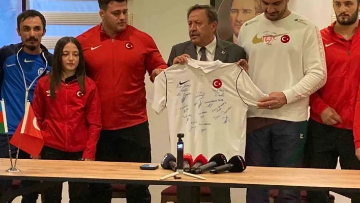 Şampiyon güreşçilerin sıradaki hedefi 2024 Paris Olimpiyatları