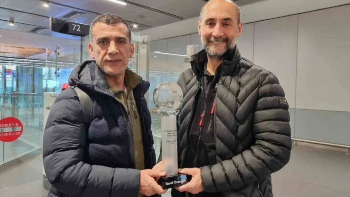 Şampiyon milli bilardocular Semih Saygıner ve Tayfun Taşdemir yurda döndü