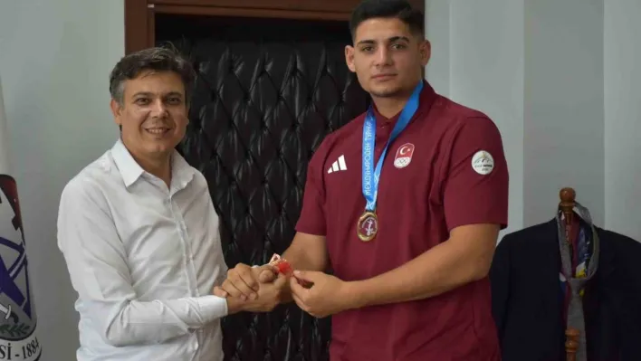 Şampiyon sporculardan Söğüt Belediyesi'ne ziyaret