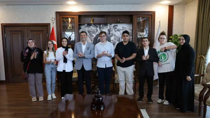 Şampiyonlardan Çekmeköy Belediye Başkanı'na ziyaret