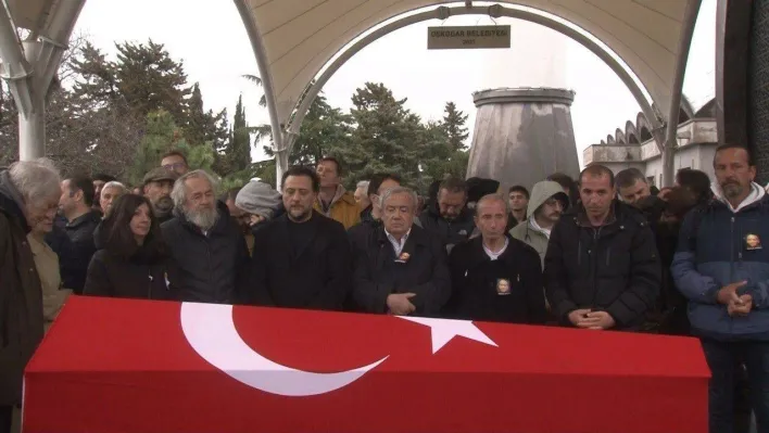 Sanatçı Köksal Engür Üsküdar'da son yolculuğuna uğurlandı