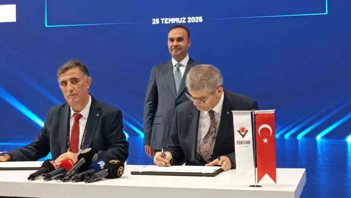Sanayi ve Teknoloji Bakanı Mehmet Fatih Kacır, IDEF'i ziyaret etti