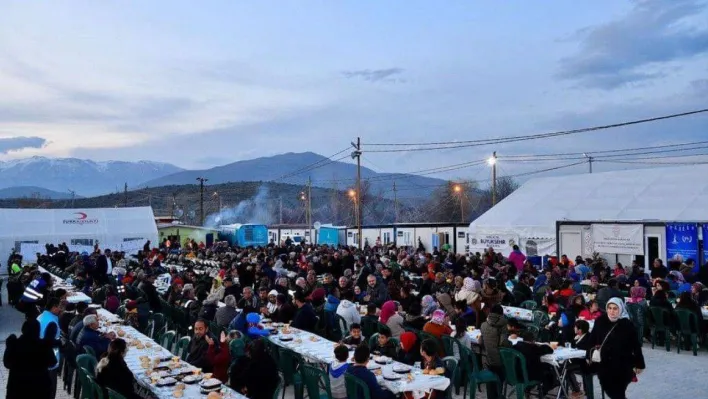 Sancaktepe Belediyesi iftar sofrasını deprem bölgesinde de kurdu