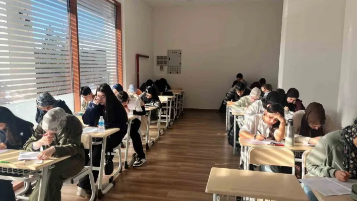 Sancaktepe Belediyesi'nden gençlere gerçeğini aratmayan TYT deneme sınavı