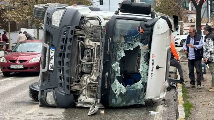 Sancaktepe'de beton mikseri devrildi: 1 yaralı