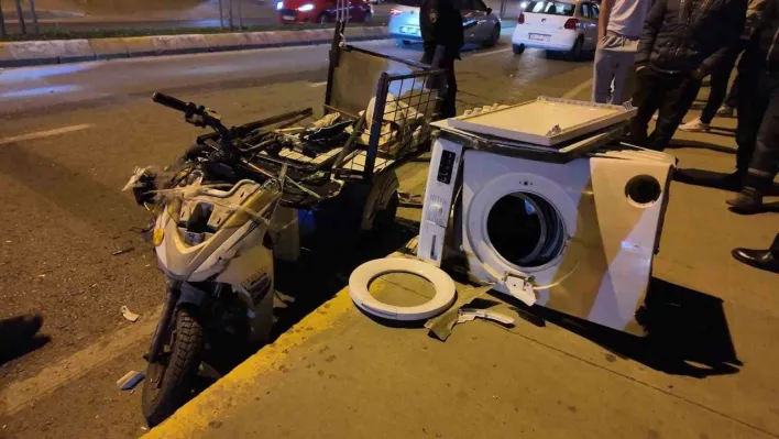 Sancaktepe'de otomobil ile motosiklet çarpıştı: 1 yaralı