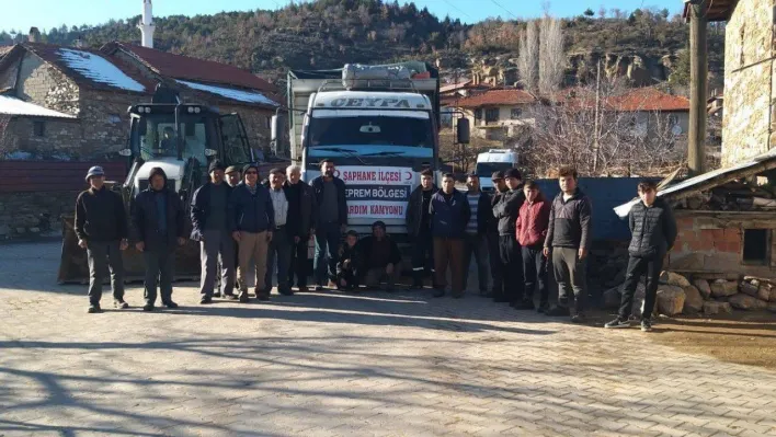 Şaphane'den deprem bölgesine 2 kamyon odun