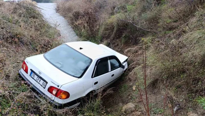 Şarampole uçan otomobil sürücüsü yaralandı