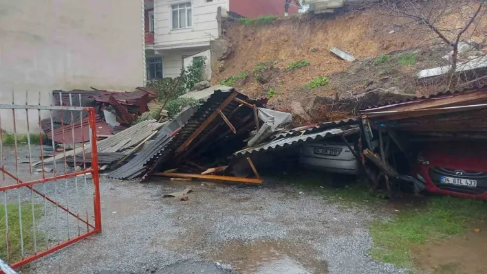 Sarıyer'de istinat duvarı çöktü: 4 araçta hasar oluştu, 1 bina boşaltıldı