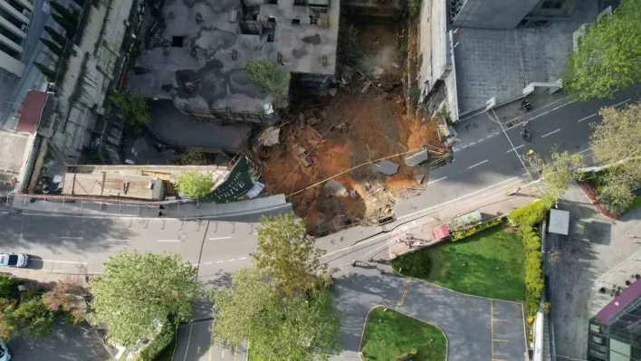 Sarıyer'de yol çöktü: Doğalgaz sıkıştı, patlama oldu