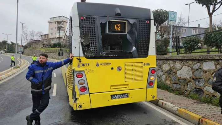 Sarıyer'de yolcu almak için yavaşlayan İETT otobüsüne, çöp kamyonu çarptı: 2'si ağır 3 yaralı