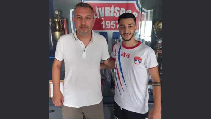 Sarıyer'in genç oyuncusu Silivrispor ile sözleşme imzaladı