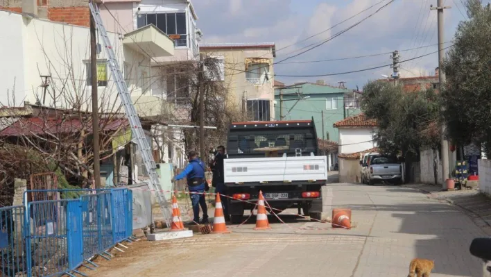 Sarkan kablo motosiklet sürücüsünün boğazını kesti, ölümden döndü